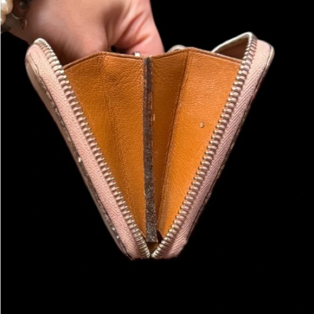 Louis Vuitton Articles De Voyage Veau Soie Lena Calfskin Pink Zippy Wallet